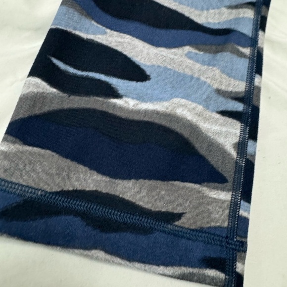 Lululemon Wunder Under Crop - Picture 4 of 8